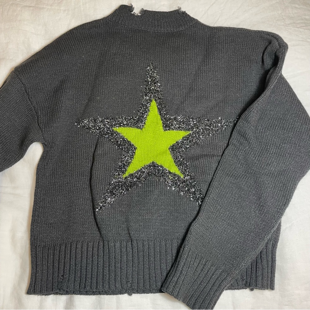 Dance Marvel raw hem grey sweater with green star